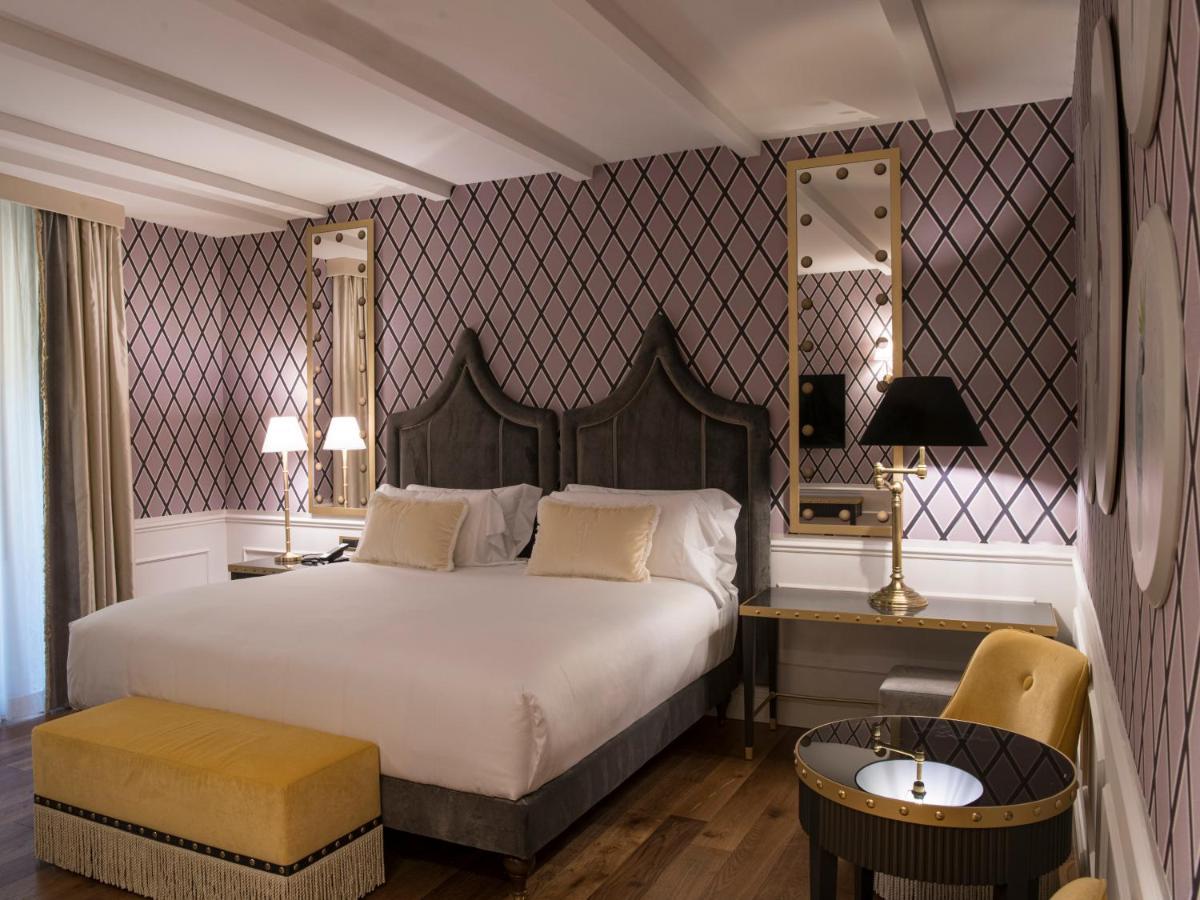 Premium King Room